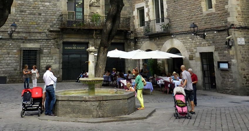 Plaza Sant Felip Neri Brunnen